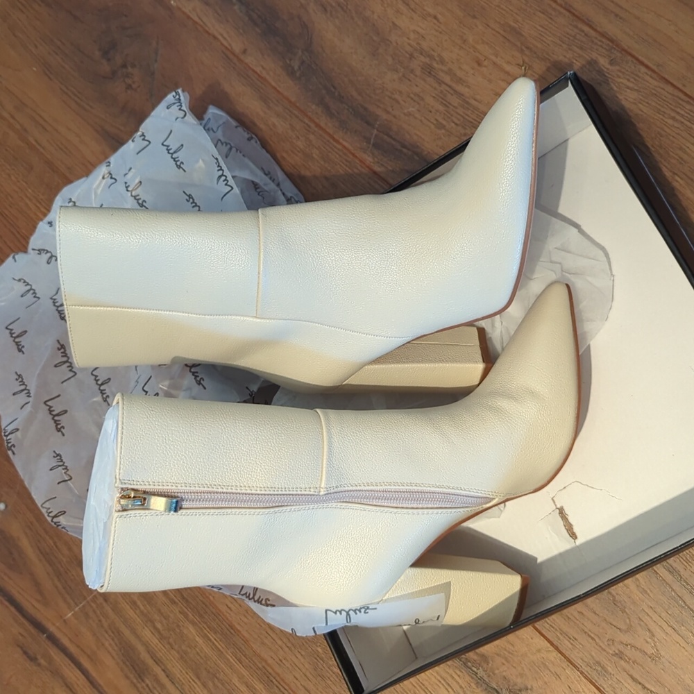 NWOT Lulu's White Boots | 5.5